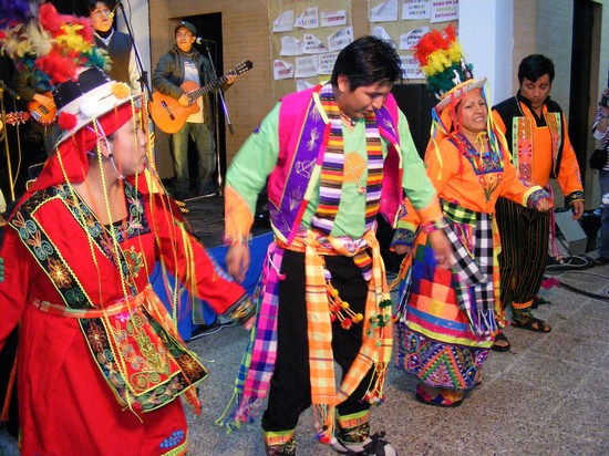 Momento del I Festival intercultural de Gines