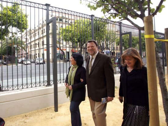 Eva Patricia Bueno y Sánchez Monteseirín en la visita de ayer/SA.