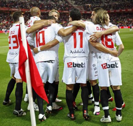 La plantilla celebrando uno de los tres goles que le endosó al Tenerife/sevillafc
