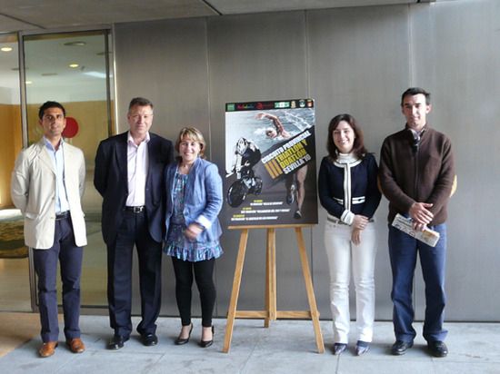 La Diputación acogió ayer la presentación del III Circuito Provincial de Duatlón y Triatlón de Sevilla.