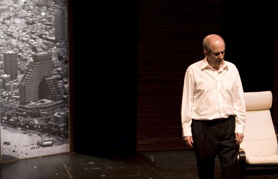 Un monólogo, pero muchas interpretaciones las que realiza Francisco Vidal en 'Vía Dolorosa'/Alejandro Espadero