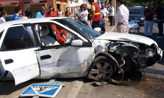 La parte del copiloto quedó destrozada tras el impacto/Mario Martínez