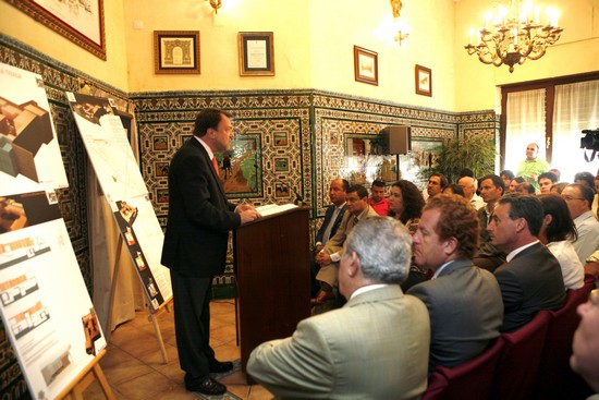 El alcalde de Sevilla, Alfredo Sánchez Monteseirin en el presentación del proyecto