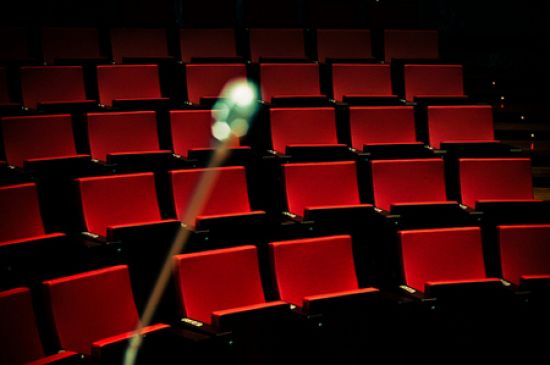 El grupo ‘Sparring Son’, formado por Sergio Domínguez y la actriz y cantante Rebeca Torres, traerán al teatro sevillano La Imperdible ‘Viaje al crepúsculo del amor’.