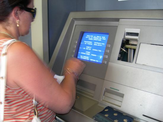 Los clientes se encuentran ahora con la incógnita de qué pasará con sus ahorros/Marilink en Flickr