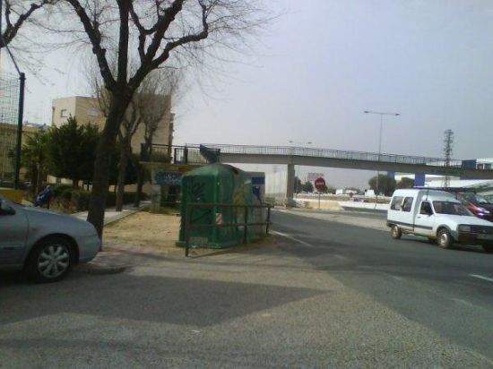 La calle Mariana Pineda también actúa como vía de servicio de la A-92/PA.