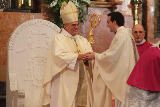 Sindicatos y PSOE responsabilizan de la decisión de no fusionarse con Unicaja al Cabildo de Córdoba. En la imagen, Demetrio Fernández, Obispo de Córdoba