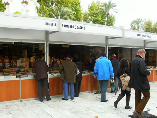 La Feria del Libro continúa su segunda semana con el homenaje a Miguel Hernández/dobletaller