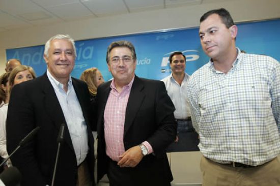 La encuesta da a los populares la mayoría absoluta en Sevilla