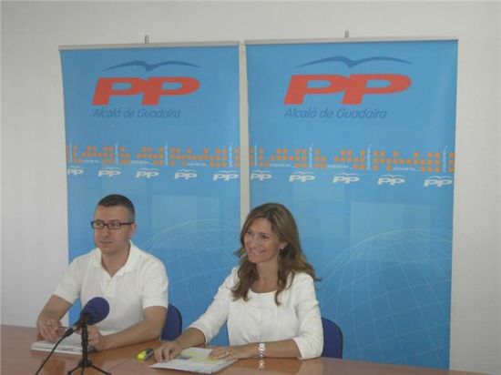 Javier Jiménez y Alicia Martínez se han reunido con otros concejales para hablar de las medidas de Zapatero/PPAlcala.