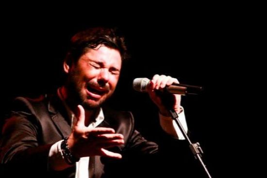 El joven cantaor catalán Miguel Poveda ha recibido el título de Hijo Adoptivo de Sevilla