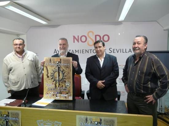 De izquierda a derecha: Luis Amaro (Hermano Mayor de El Sol), Antonio Torrijos (Delegado del distrito Sur), José Montes (coordinador del mercado) y Juan Quirós (director Distrito Sur)/SA