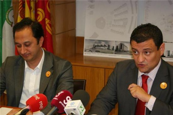 Gómez de Celis, acompañado de Manuel Rey, en la presentación de Nuevo Amate