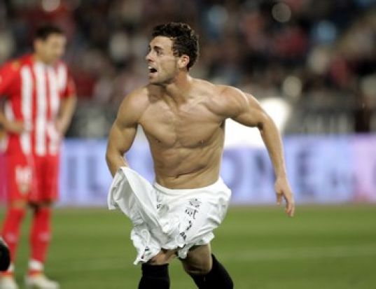 El canterano se ha confirmado como jugador del primer equipo en esta temporada/SevillaFC