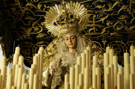 Virgen de Regla en su palio/ Jose Javier Comas