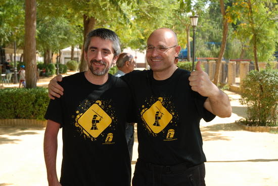 Los dos aventureros recorrerán en moto más de 25.000 kilómetros