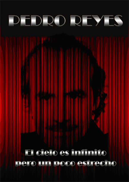 Dirigido por la actriz y directora argentina Lilian Disco, el conocido humorista televisivo pasea ahora en los escenarios este espectáculo con toques de realismo mágico que ha escrito él mismo y que representa una terapia lúdica tanto para el espectador como para el propio Pedro Reyes. / teatroquintero