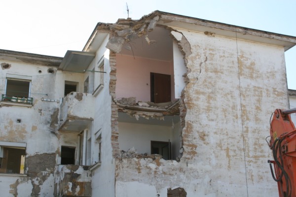 Uno de los edificios que se domolerán en Regiones Devastadas