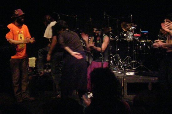 Elbicho nos deja sus mejores canciones en la Auditorio Rocio Jurado. / Blind Hen