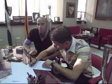 javi-varas-firma-contrato