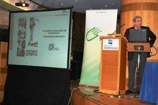 Juan Ribas en una conferencia sobre fisioterapia deportiva / SA