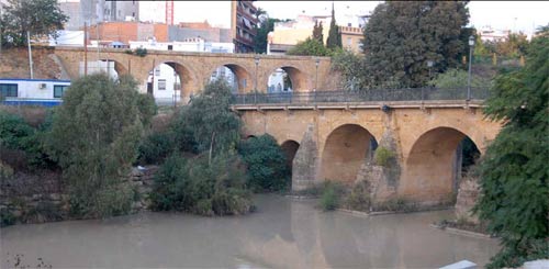 El Puente Romano de Alcalá perderá los acerados, las barandillas y el asfalto y será peatonal/SA