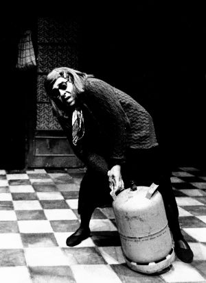 Este espectáculo se estrenó en 1996 y desde entonces ha recibido tres premios de teatro, ha realizado más de 500 representaciones, y ha conseguido un éxito unánime de crítica y público.