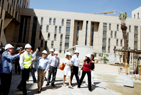 Visita del alcalde a una de las promociones de VPO de Emvisesa hace unas semanas/SA