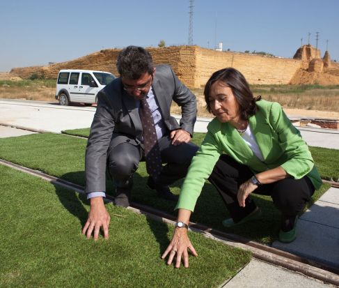 Rosa Aguilar y el alcalde de Alcalá han comprobado el estado de las obras del tranvía/AyuntAlcalá.