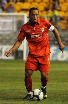 El jugador abandonó la concentración de Costa Ballena para cerrar su acuerdo con el Barça/SevillaFC