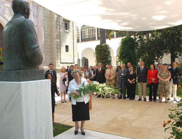 Ángeles Infante, hija de Blas Infante, durante la ofrenda floral al Padre de la Patria Andaluza/SA