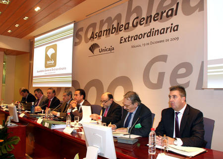 Unicaja y Cajasol estudian las consecuencias de una posible unión