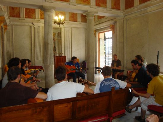 Clase de guitarra española con Dani de Morón en Utrera Suena/SA