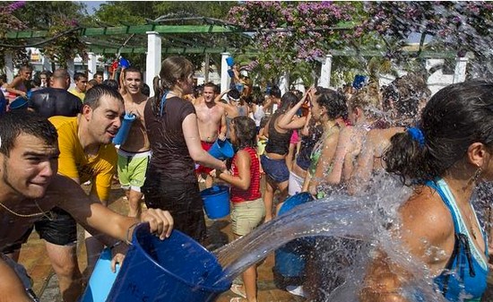 La Fiesta del Agua es el único de los festejos en honor a la Virgen de Gracia que se celebra, tras la suspensión de la Feria / EFE