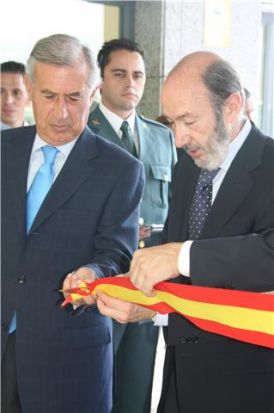 Rubalcaba inaugurando el nuevo cuartel