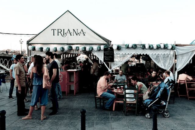 Desde hoy y hasta el lunes Triana no descansará con un calendario lleno de actividades en la Velá/ Antonio Rull. Flickr.com