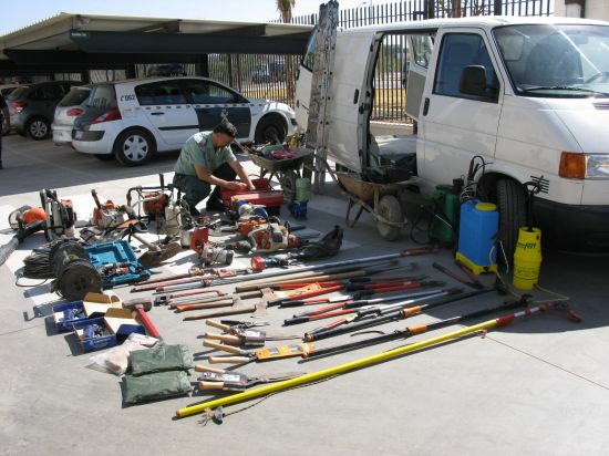 Los detenidos habían robado ordenadores, herramientas y maquinaria de un vivero por valor de 12.000 euros