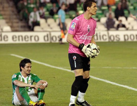 El Betis espera la resolución de las crisis internas y externas que afectan de manera directa a la entidad sevillana