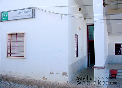 Dos doctores prestan sus servicios en el Centro de Salud de Castilblanco donde no se han cubierto las bajas de otros dos profesionales / Juan C. Romero