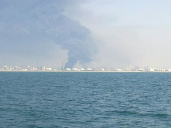 Imagen de la columna de humo desde el mar, enfrente de Punta Umbría/Francisco Cordero Pereira