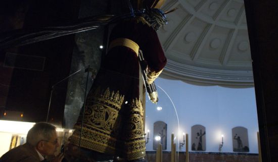 El Señor tendrá una mampara más alta que la que ven en la imagen/ José Javier Comas