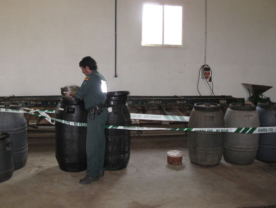 Las aceitunas se guardaban en grandes barriles como el de la imagen