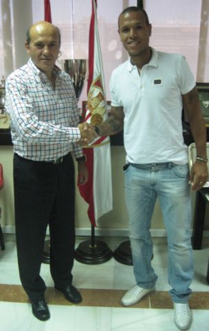 Luis Fabiano estará dos temporadas más en el Sevilla/sevillafc