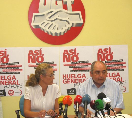 Pilar Marín y Manuel Pastrana, durante la rueda de prensa de ayer en Sevilla/SA