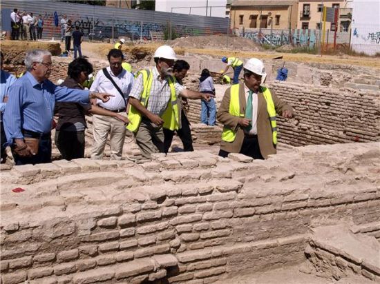Los vecinos de Jardines del Valle también se han visto afectados por el retraso de la construcción de aparcamientos