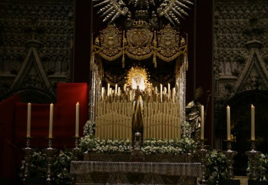 La Virgen de Regla en el altar de la Catedral a pocas horas de ser coronada/ Manuel Jesús Rodríguez Rechi