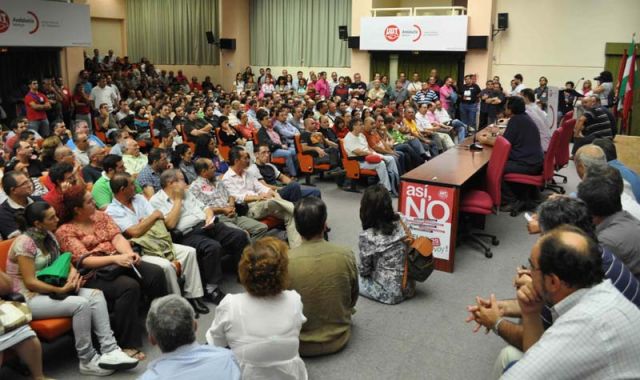 Más de 800 asistentes se han dado cita esta noche en la Asamblea de Blas Infante, en Sevilla