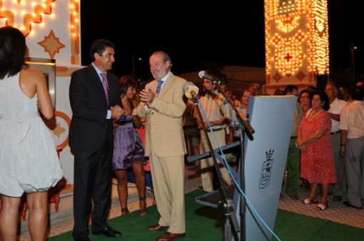 El presidente de la Diputación estuvo presente en el alumbrado de la feria/DiputSevilla.