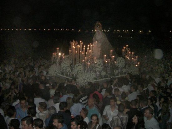 La Esperanza caminó en todo momento acompañada de decenas de miles de fieles/Abraham Rodríguez
