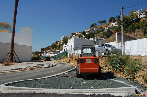 Entre las mejoras se encuentra la reurbanización de la glorieta y aparcamientos de 70 plazas/AyuntAlcala.